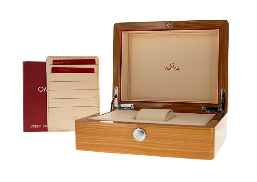 Omega Speedmaster 38 324.30.38.50.01.001